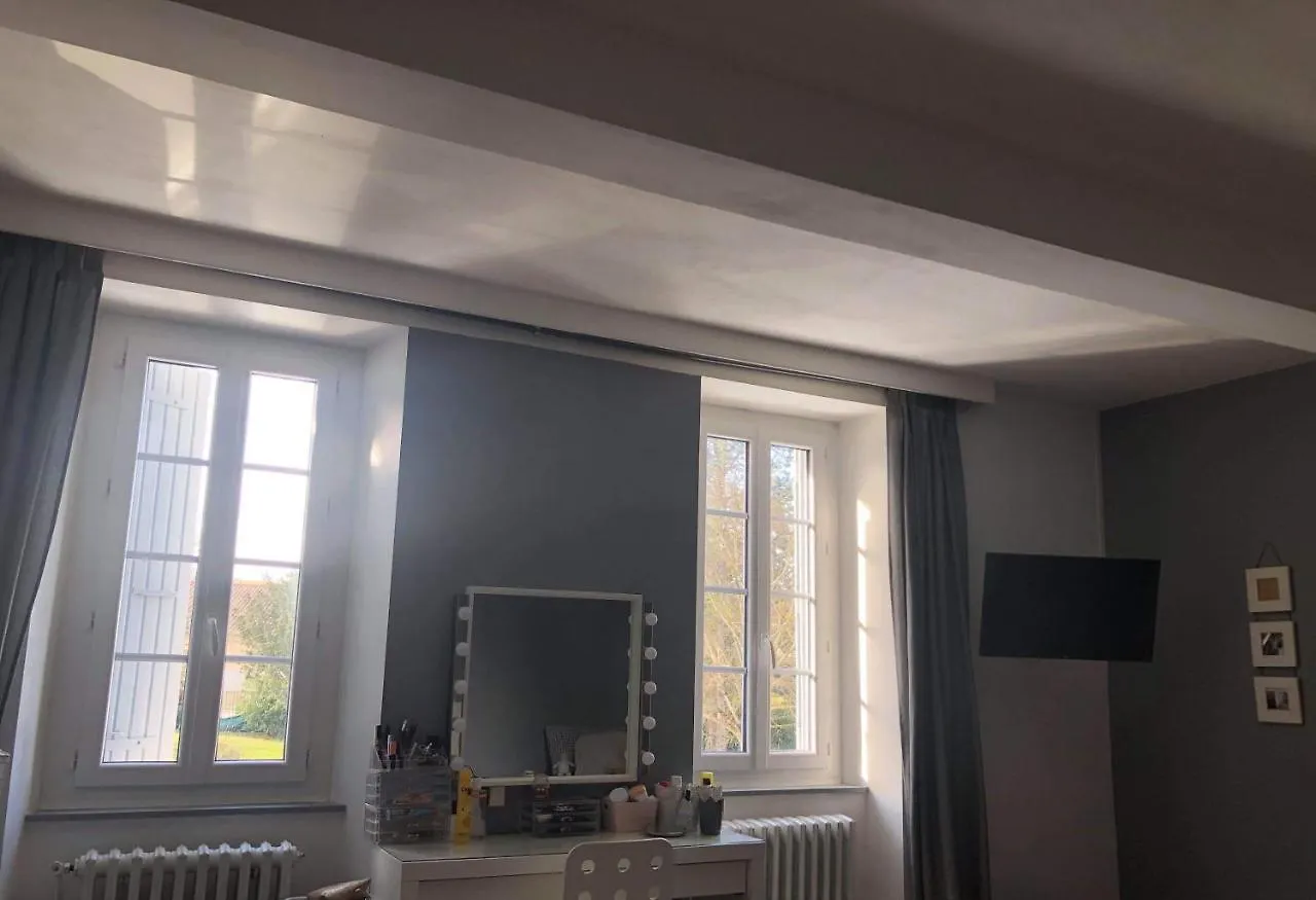 Chez Celine et Philippe chambre Marie dans propriété de charme avec piscine Le Fossat 0*,