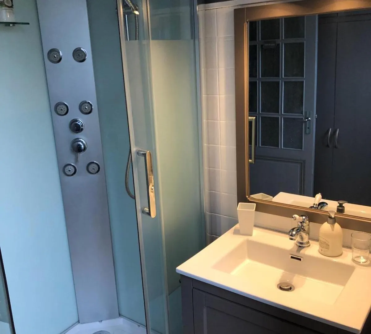 Chez Celine et Philippe chambre Marie dans propriété de charme avec piscine Le Fossat 0*,
